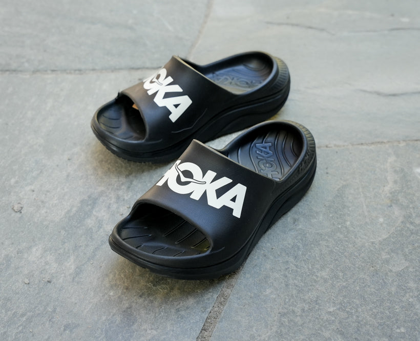 Hoka U ORA ATHLETIC SLIDE Black / White - Image 2