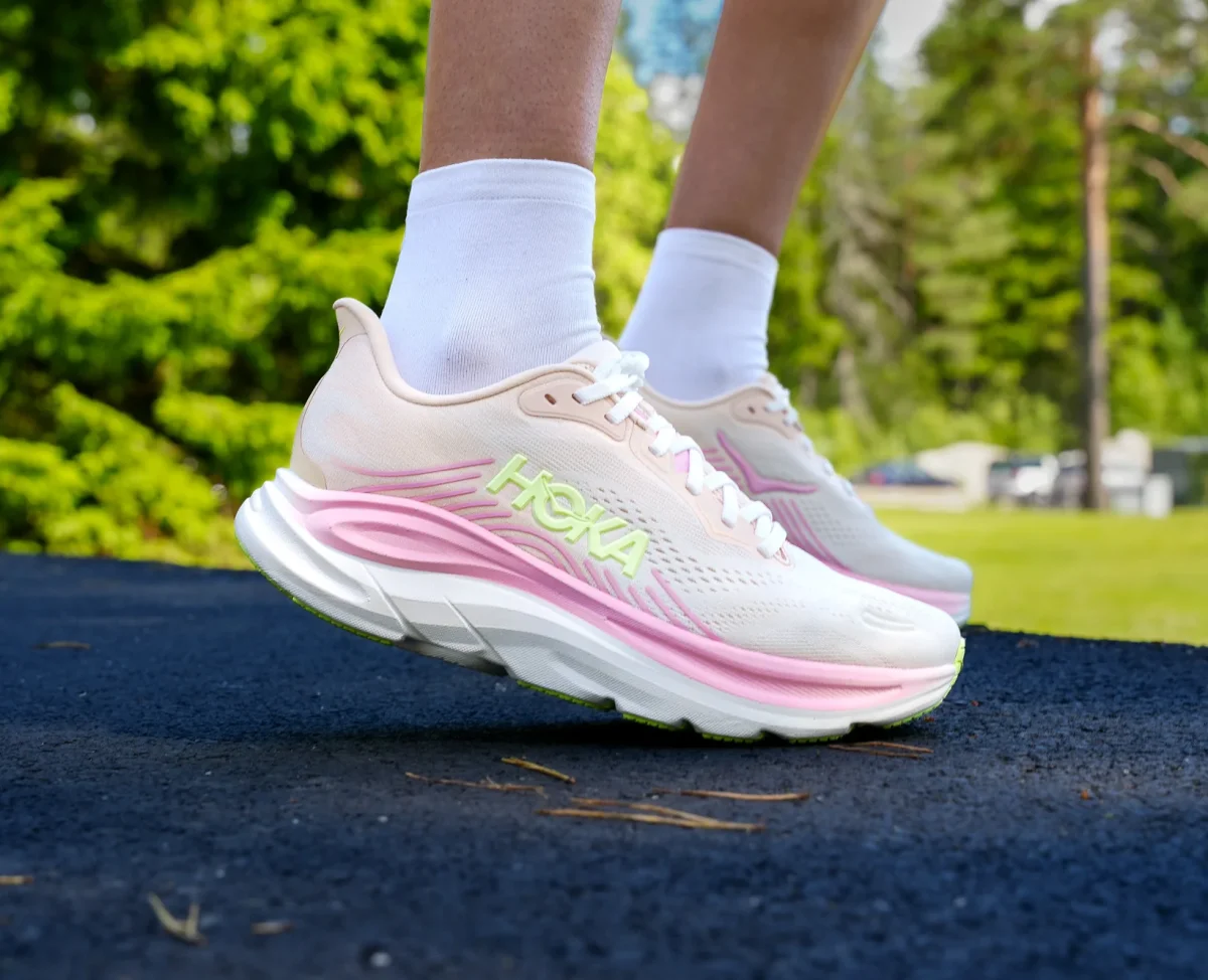 Hoka W CLIFTON 11 Tangerine Glow / White - Image 2