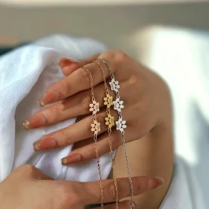 Personlig armbånd med graverte poter – opptil 4 navn